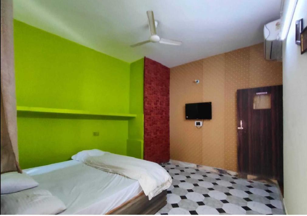 Hotel Tsr By Wb Inn Agra  Exterior photo